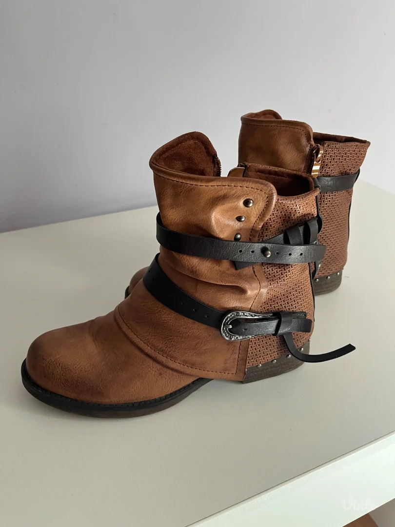 Zenske cizme -kaubojke