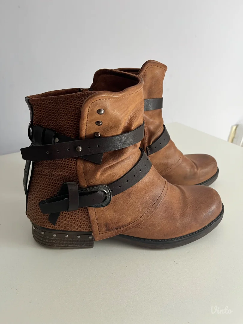 Zenske cizme -kaubojke