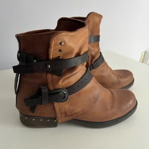 Zenske cizme -kaubojke