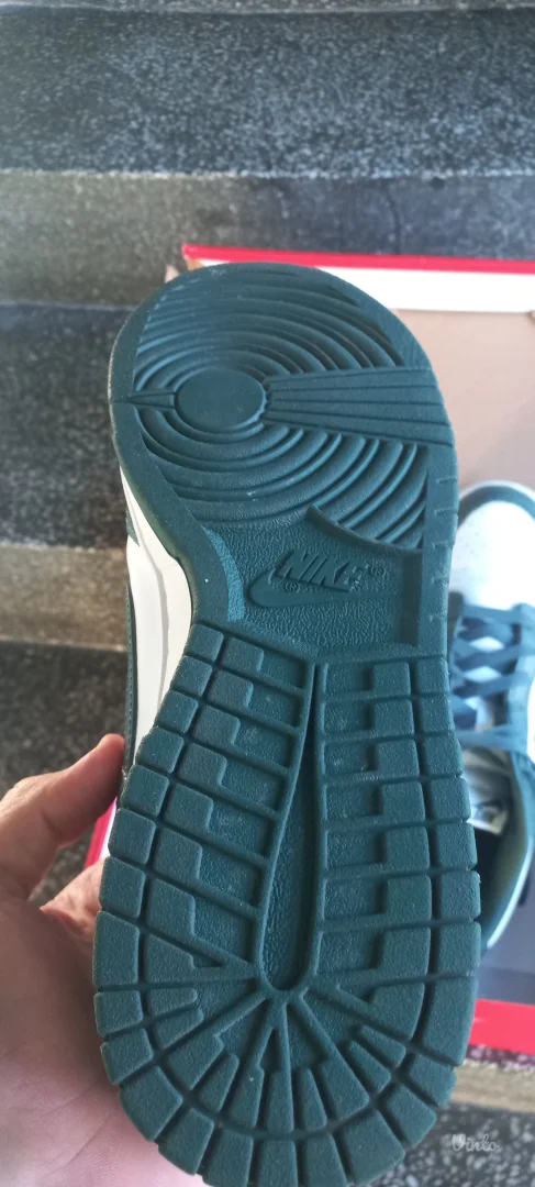 Prodajem Nike DUNK LOW RETRO