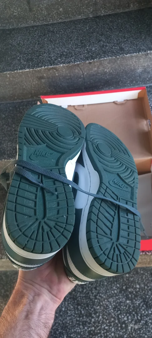 Prodajem Nike DUNK LOW RETRO