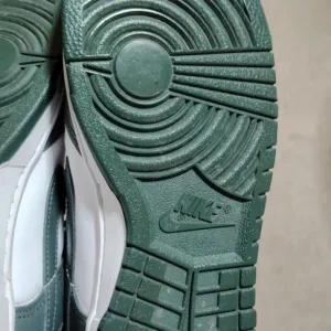 Prodajem Nike DUNK LOW RETRO