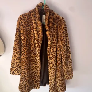 Leopard bunda Pull and Bear