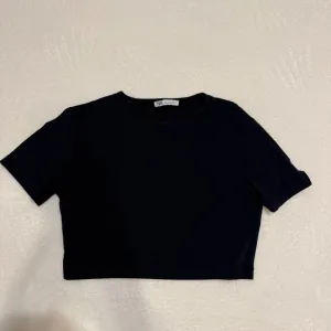 zara - crna i bela krop top majica