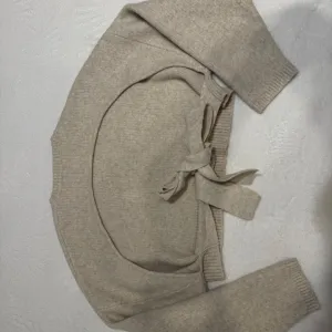 zara dzemper sa golim ledjima