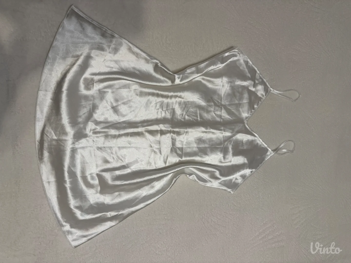 bela satenska spavacica