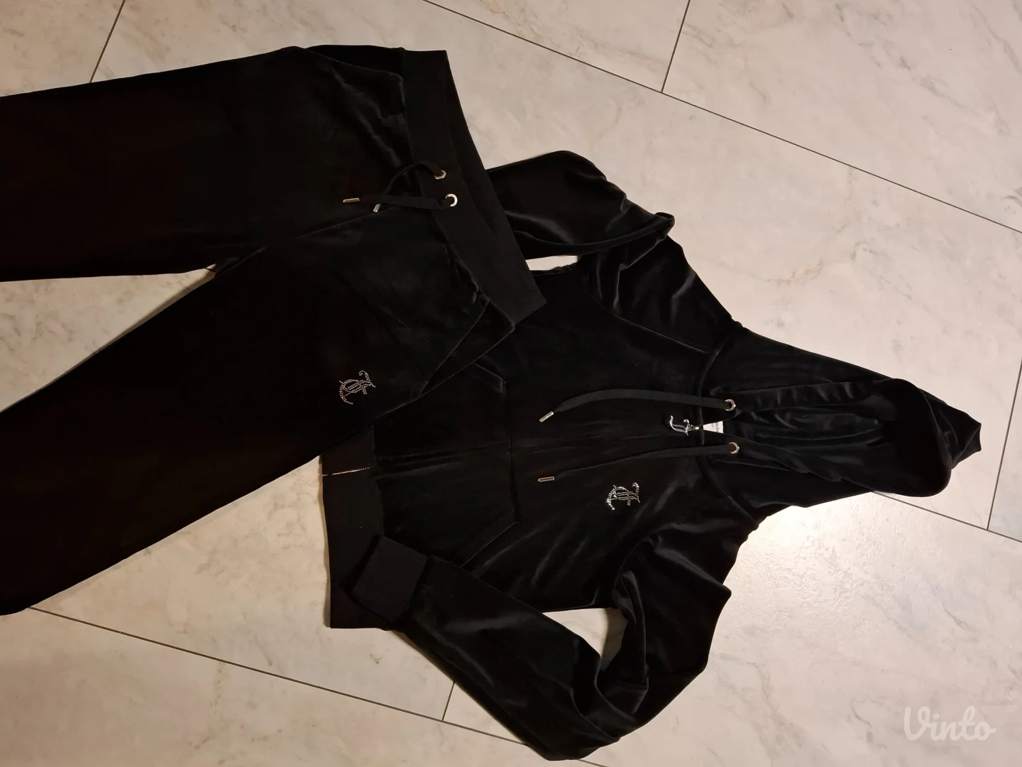 NOVO Crna JUICY COUTURE trenerka XS