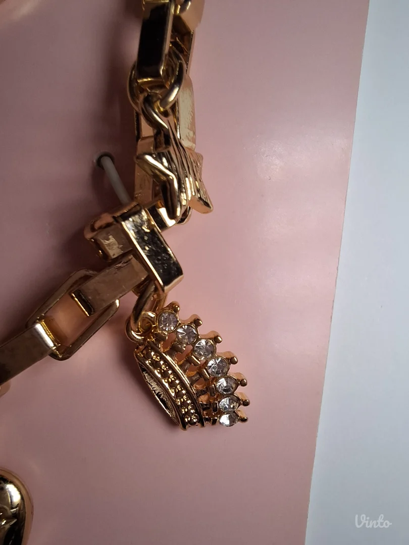 NOVA Juicy Couture narukvica sa privescima