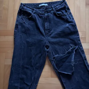 Zara - crne farmerke