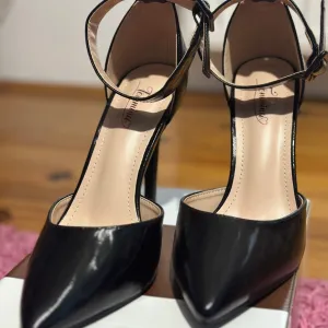 Ženske cipele na štiklu, broj 39