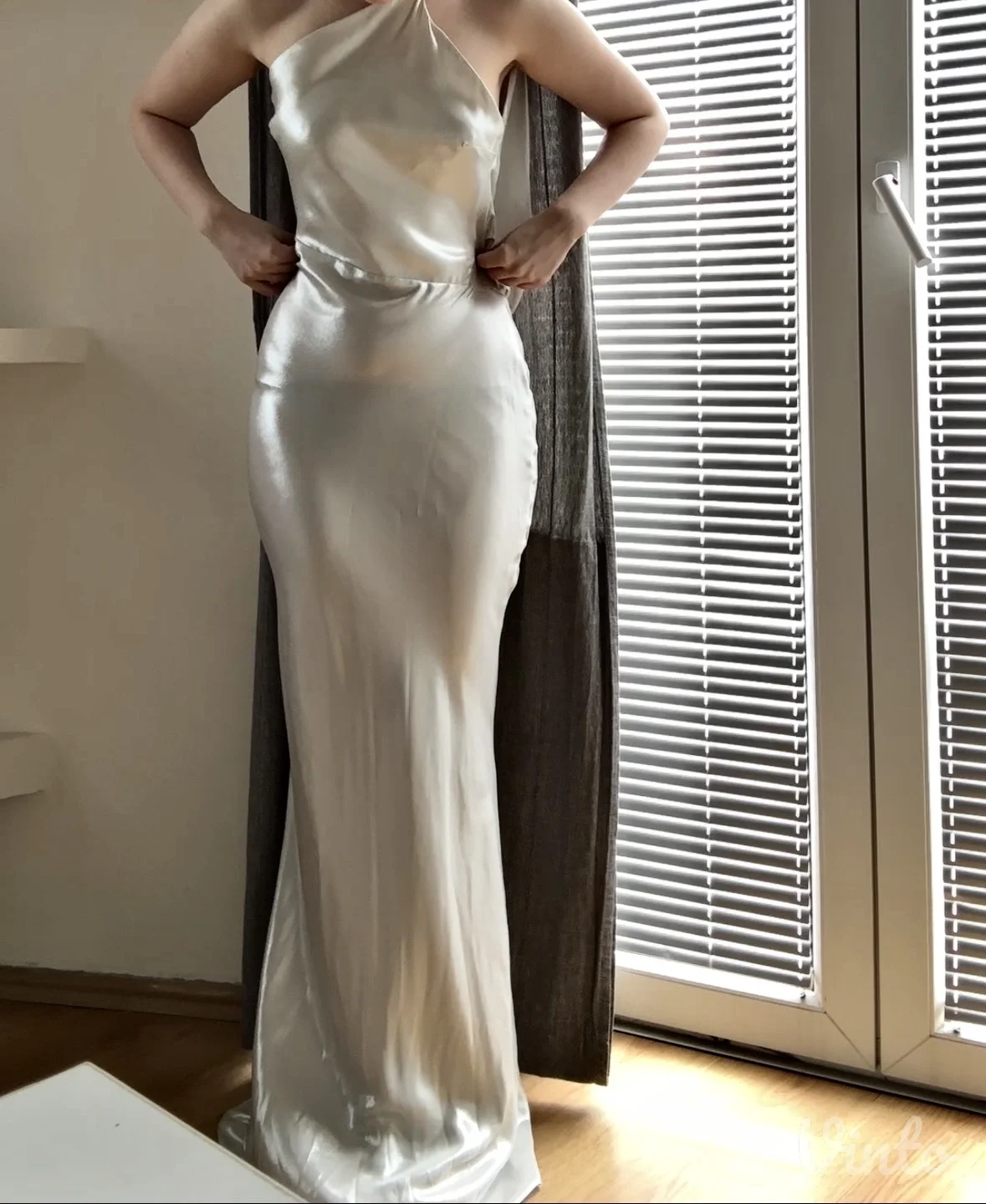 zara satenska haljina sa etiketom
