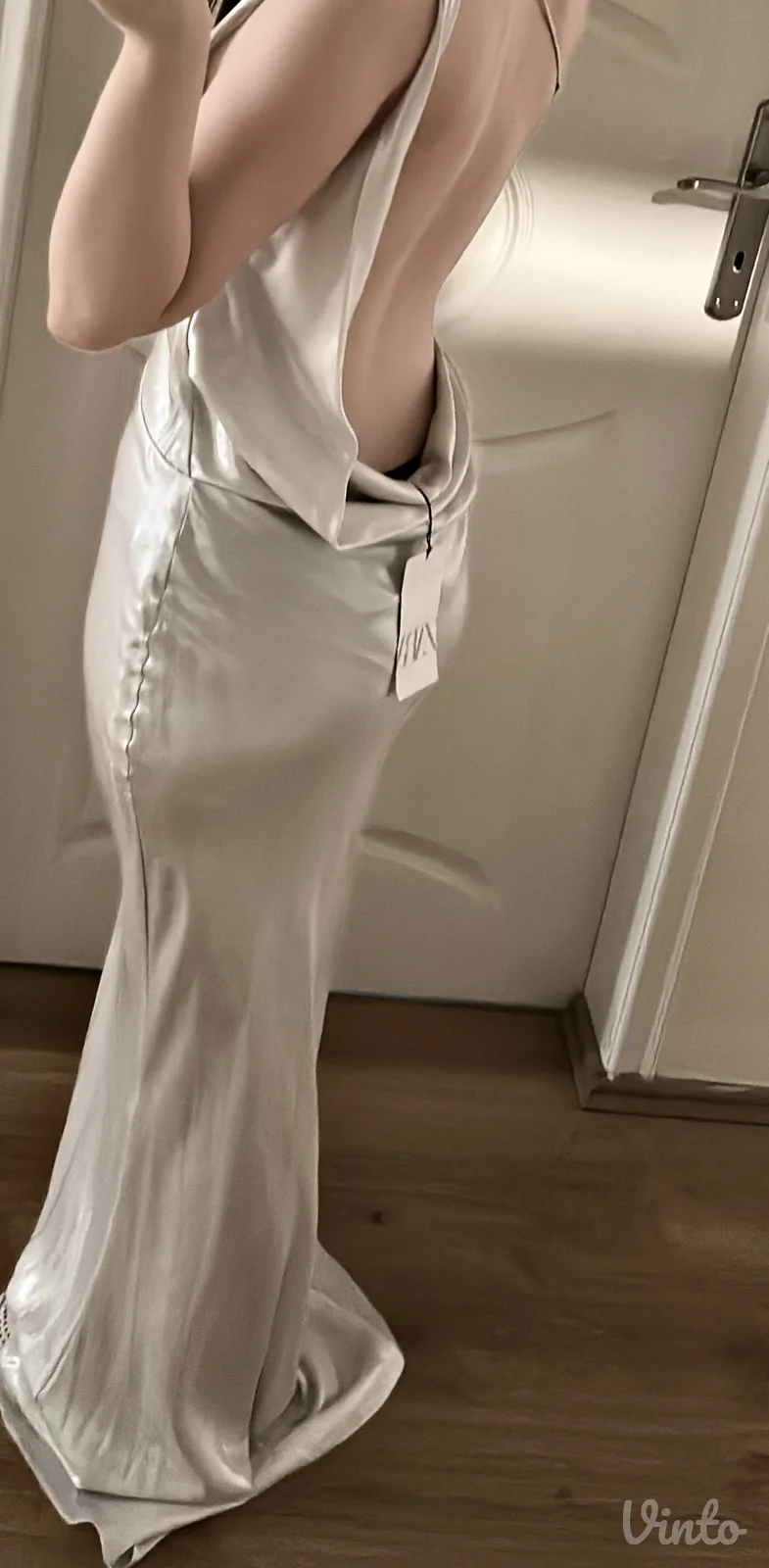 zara satenska haljina sa etiketom