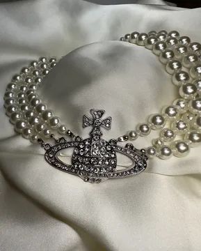 vivienne westwood ogrlica sa 3 reda bisera