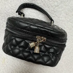 Dota bags-crna mala torbica