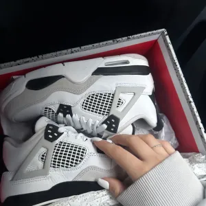 Jordan 4 zenske patike broj 37