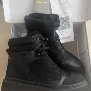 Bench. Ženske Čizme