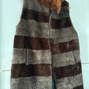 Luksuzan prsluk od PRAVOG KRZNA (M/L) – Kupljen u Grčkoj