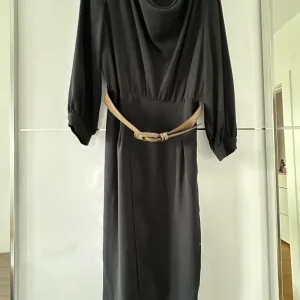 Zara crna midi haljina sa pojasom (L) – Kao nova