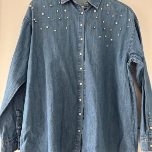 DeFacto oversized teksas košulja sa biserima (M) – Kao nova