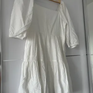 LC Waikiki bela pamučna haljina (L) – Nošena jednom