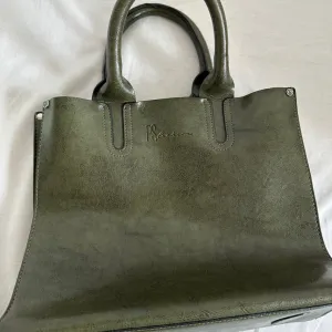 P.S. Fashion maslinasta torba – Oil wax efekat – Kao nova