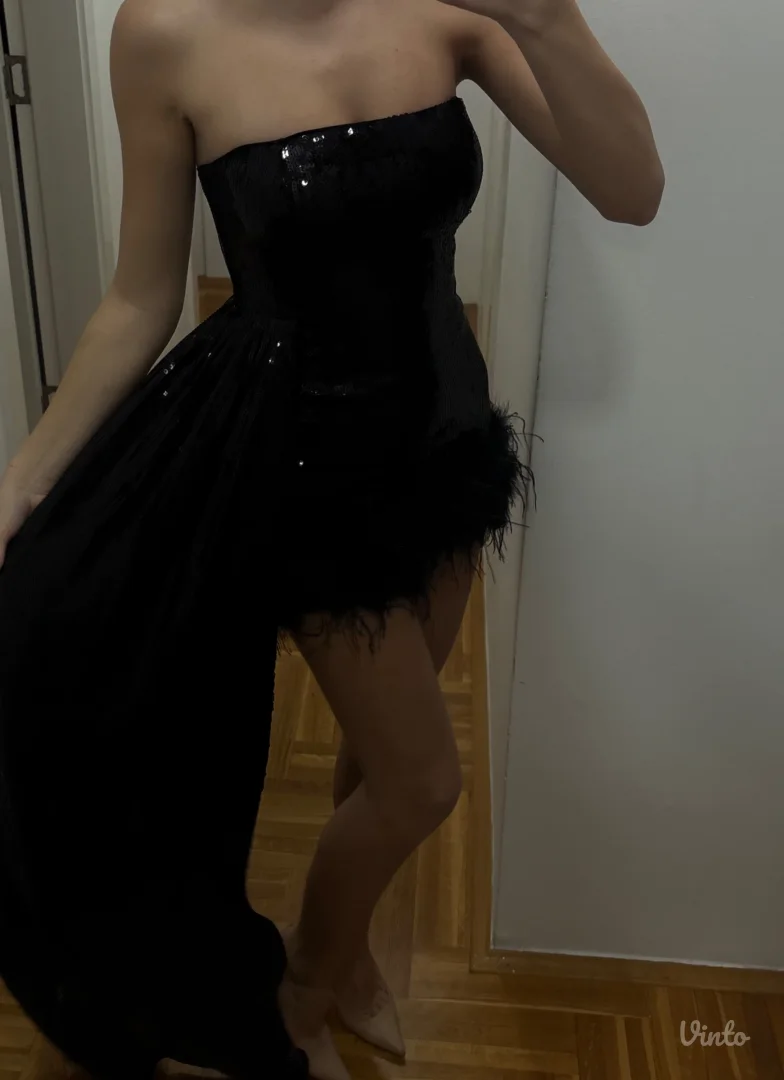 Haljina sa etiketom FashionNova