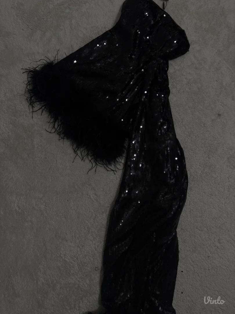 Haljina sa etiketom FashionNova