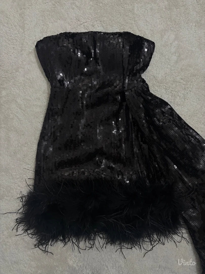 Haljina sa etiketom FashionNova