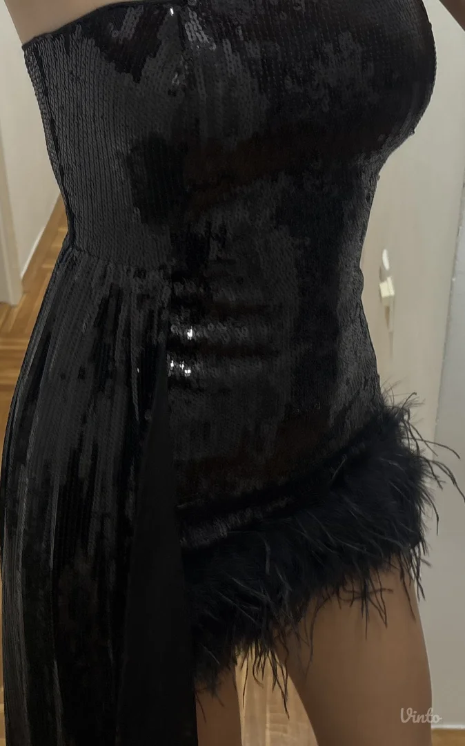 Haljina sa etiketom FashionNova