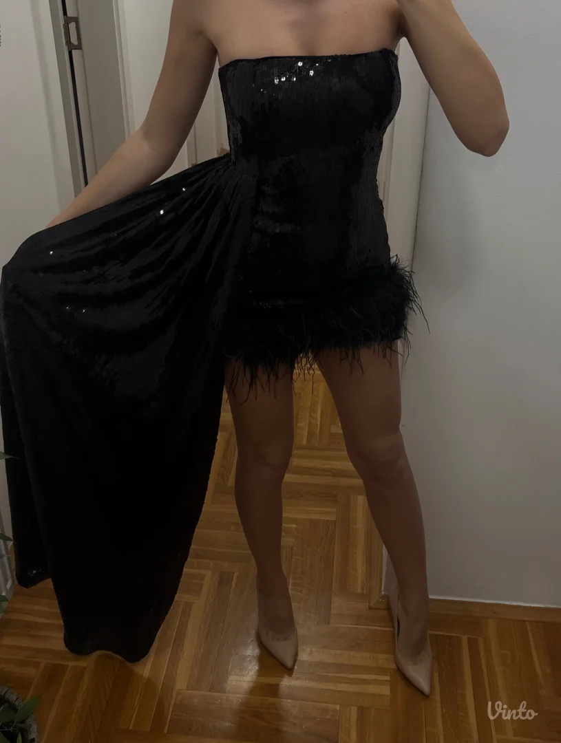 Haljina sa etiketom FashionNova