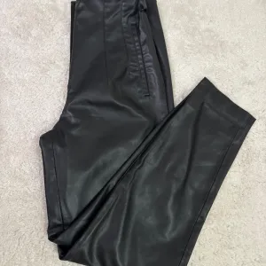 Zara “kožne” pantalone