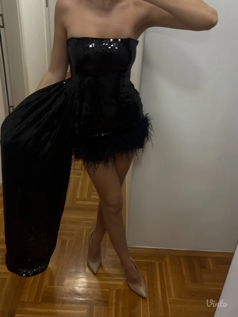 Haljina sa etiketom FashionNova