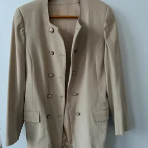 Komplet sako i suknja