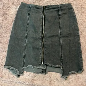 Siva teksas suknjica