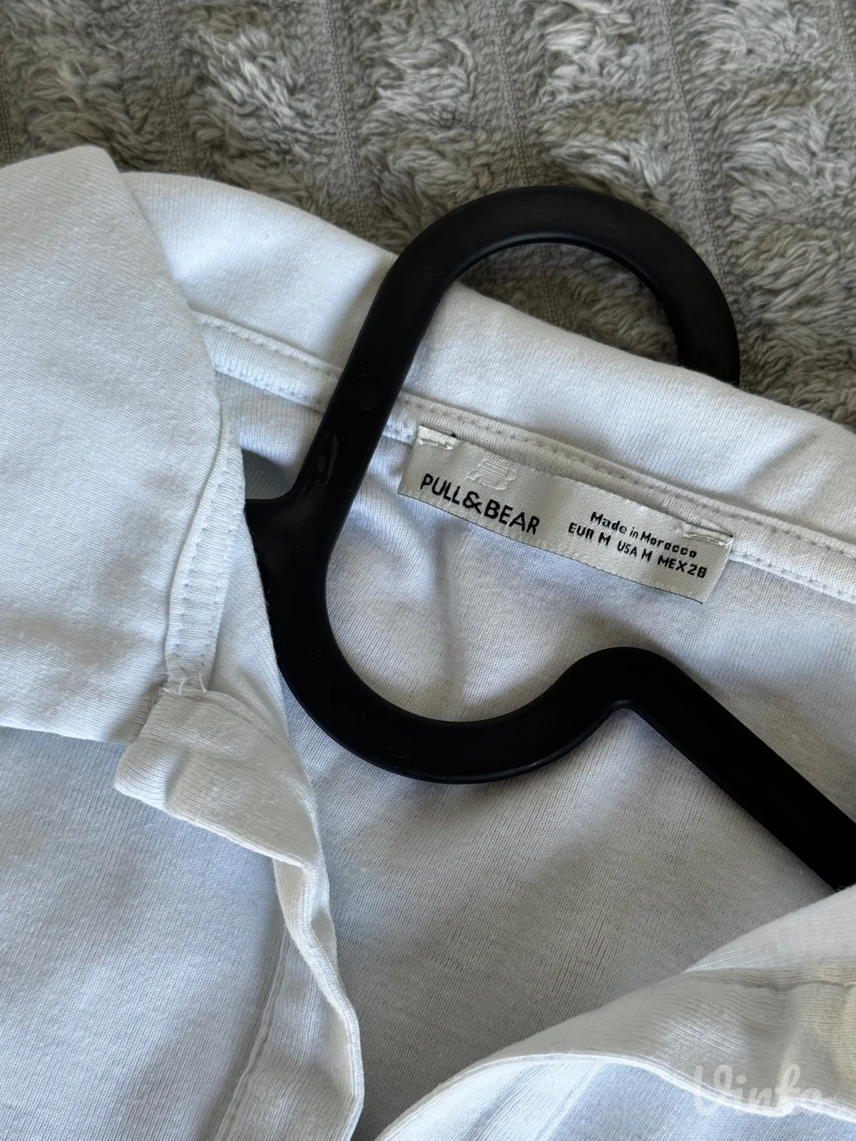 Beli top sa kragnom