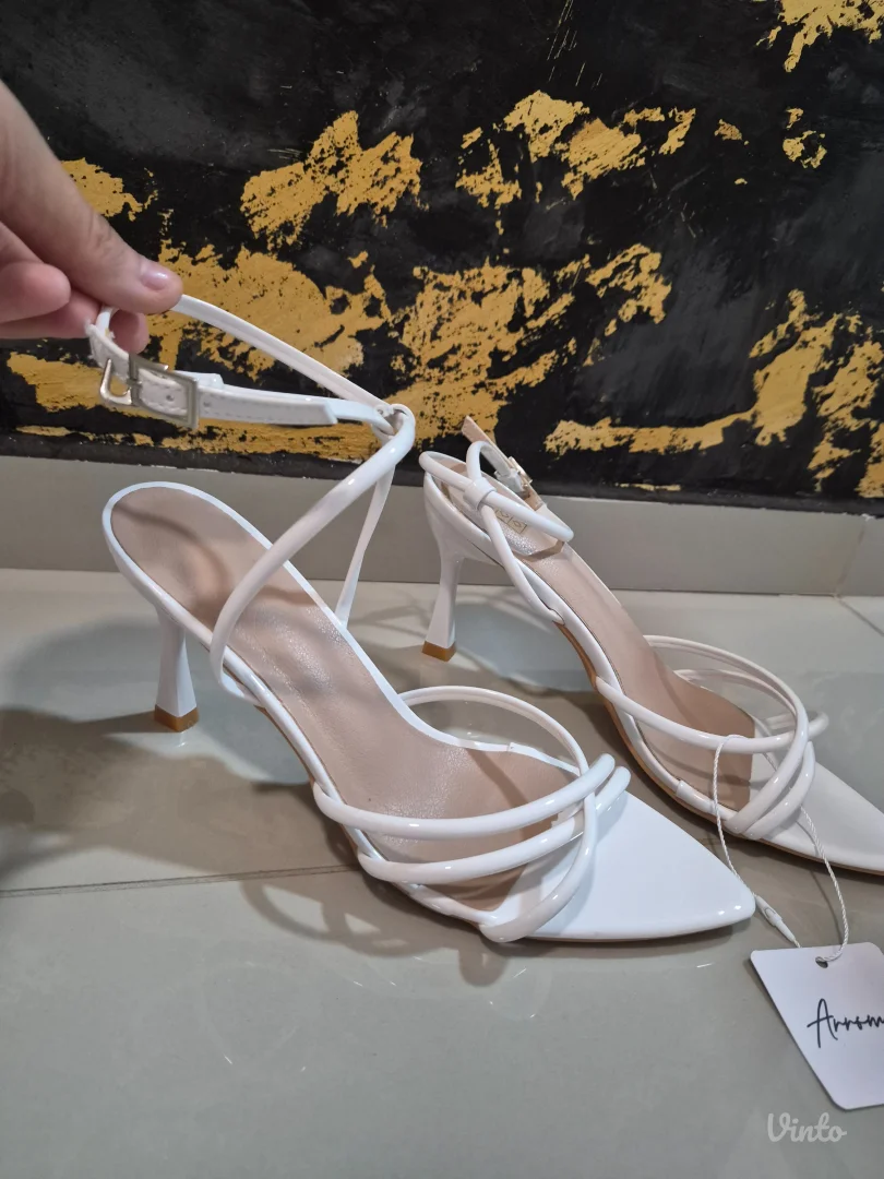 Nove Shein sandale