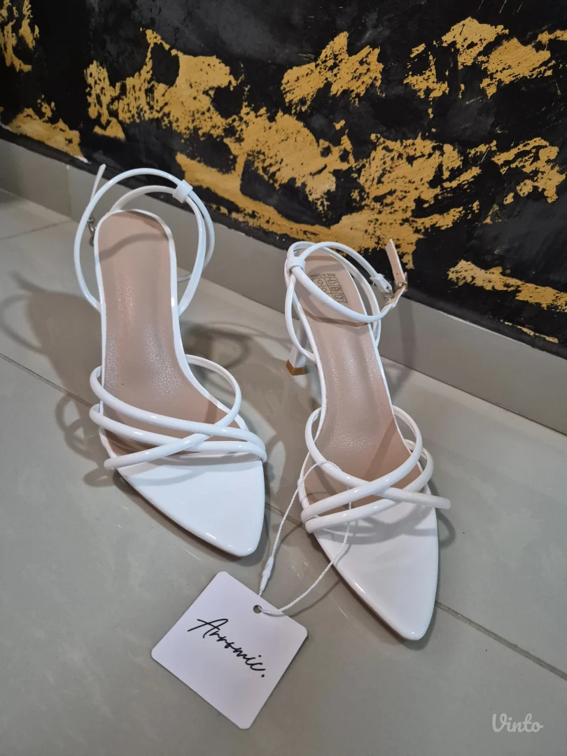 Nove Shein sandale