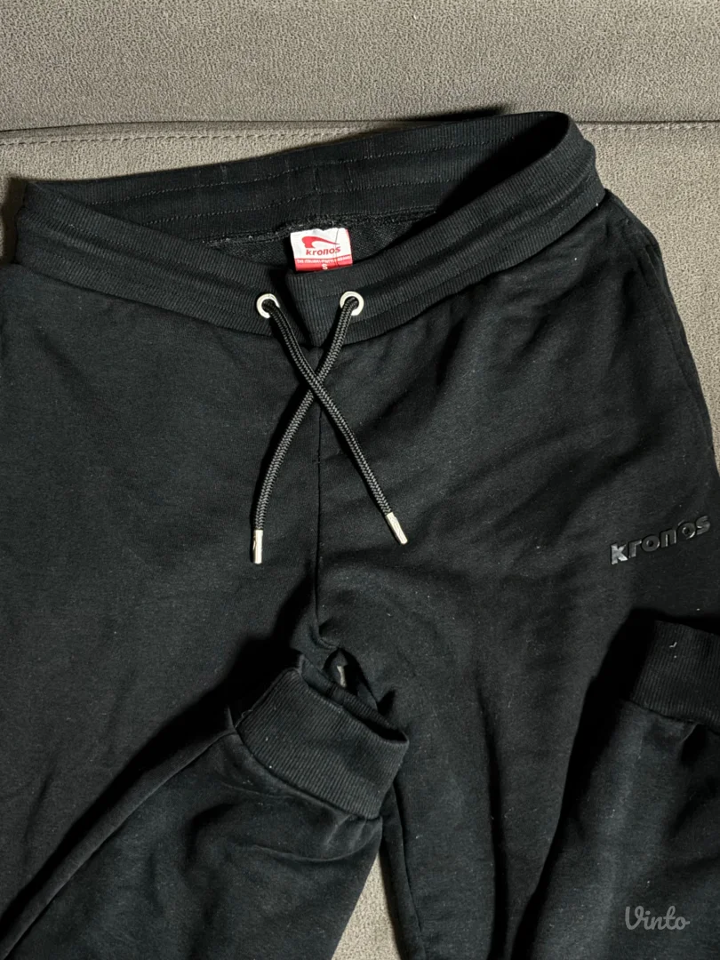 Kronos crni donji deo trenerke - Veličina S