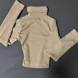 Vool Style bež crop rolka