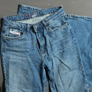 Fioreto Industry svetle farmerke – Ravne nogavice (38)