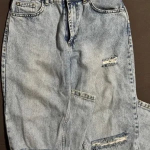 Karol pocepane svetle farmerke