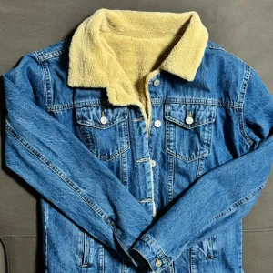 Teksas jakna postavljena krznom