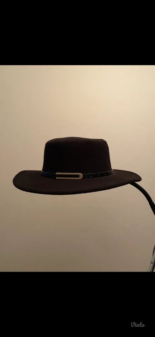 Nov elegantan šešir – nekorišćen, klasičan model