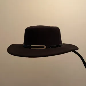 Nov elegantan šešir – nekorišćen, klasičan model