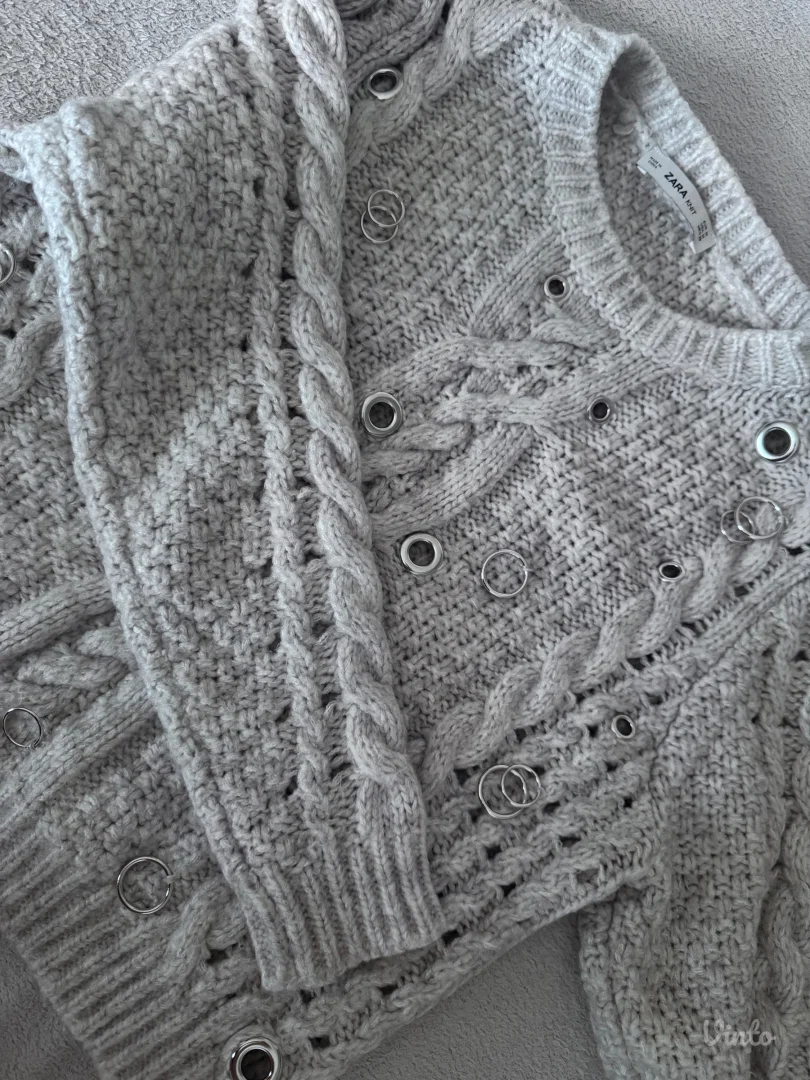 Zara džemper sa detaljima