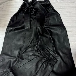 kožne pantalone