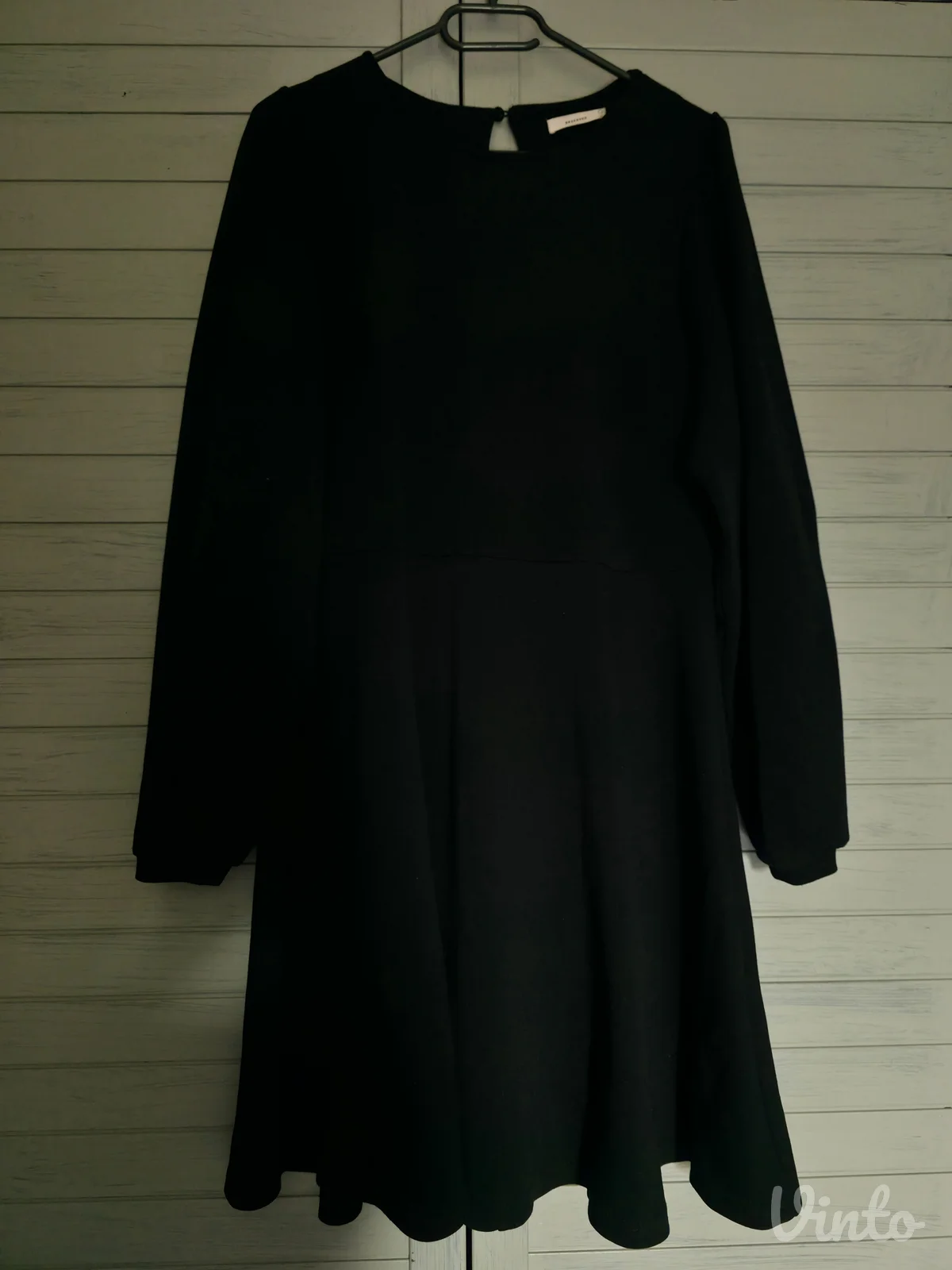 Elegantna crna haljina