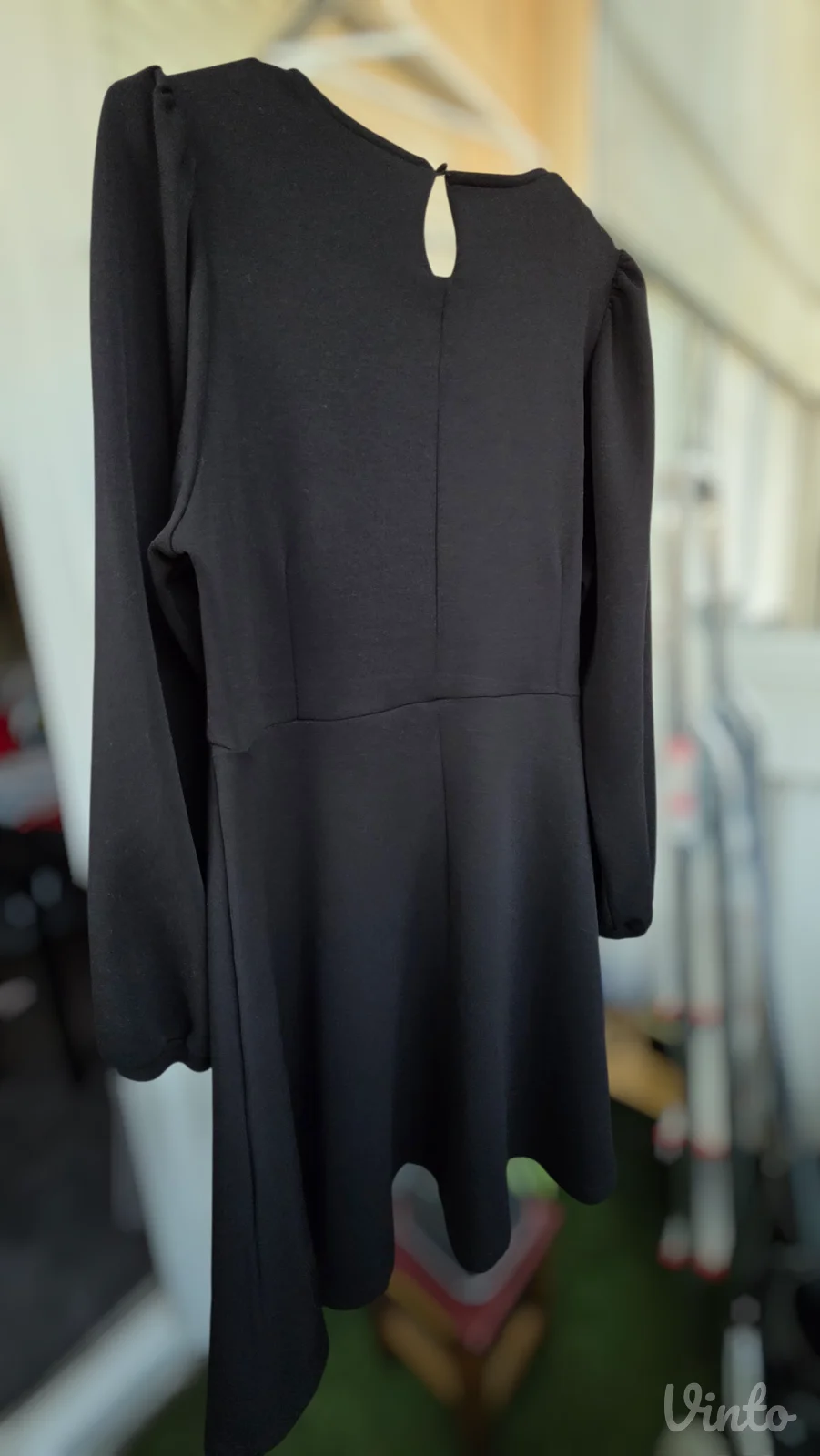 Elegantna crna haljina