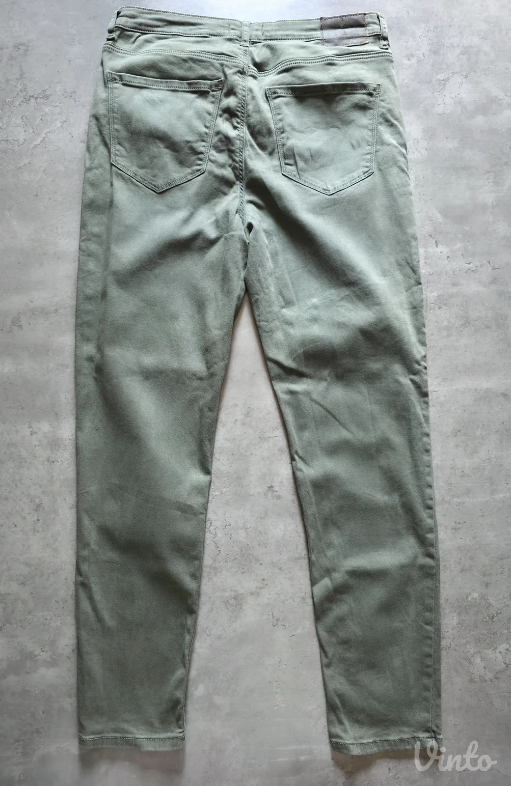 Maslinaste pantalone slim fit kroj