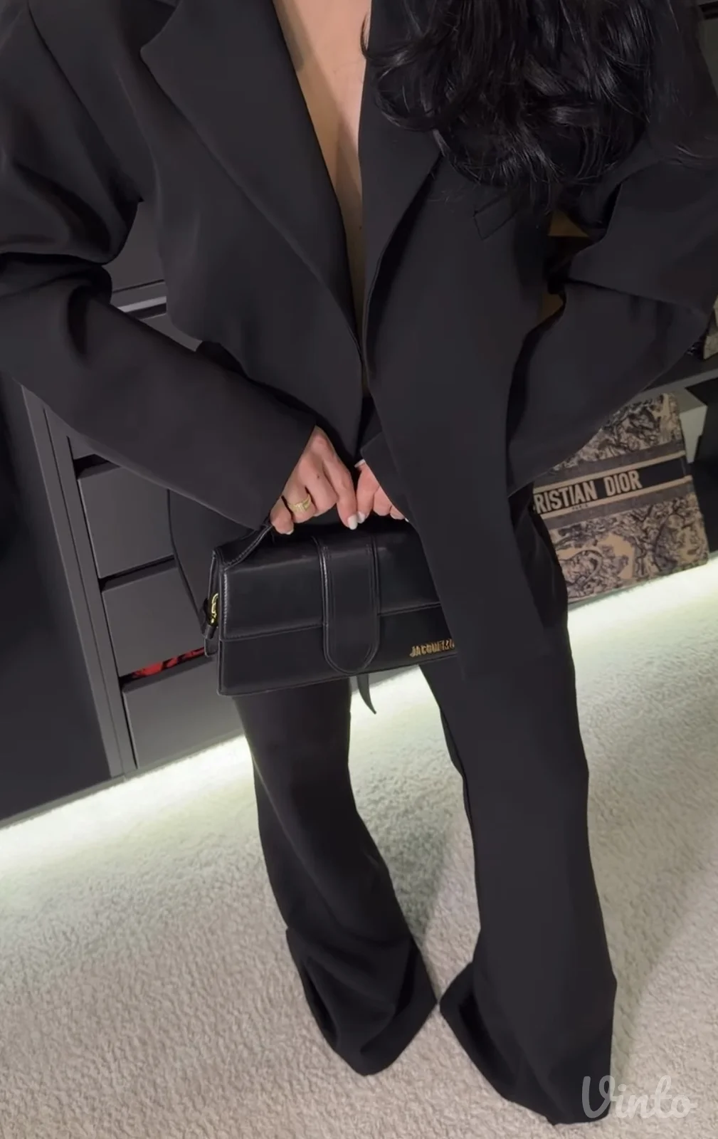 Crne pantalone zvoncare